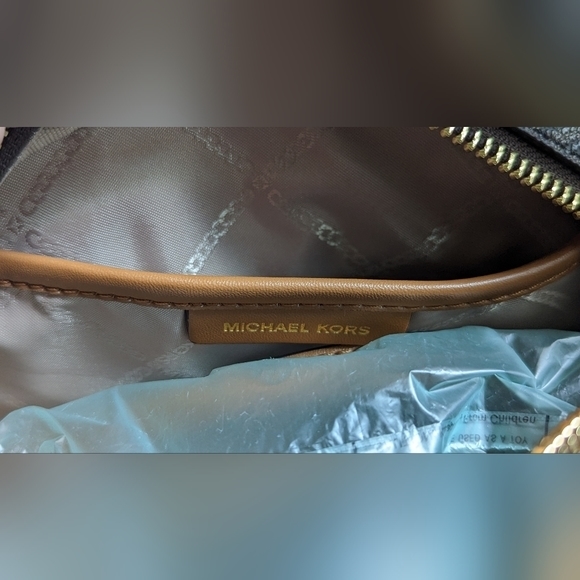 NWT Michael Kors Jet Set Charm small oval camera crossbody brown/acorn gold hw - Picture 5 of 10